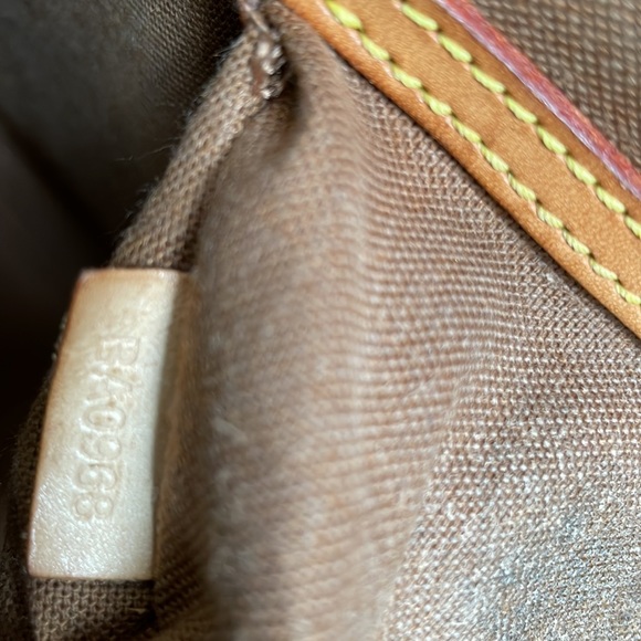 Louis Vuitton Alma - Picture 14 of 15